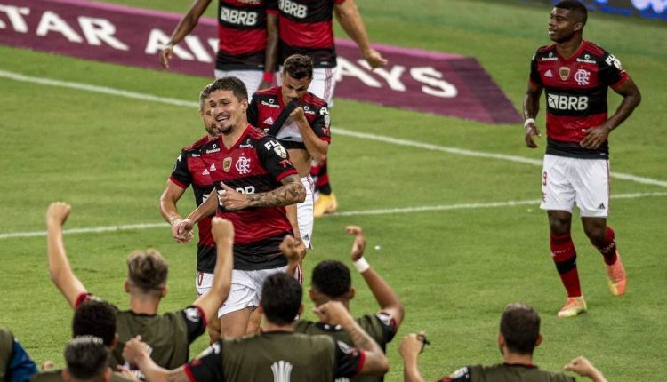 Futebol ao vivo: Internacional x Flamengo fazem intensa disputa na série A. Créditos: Reprodução Twitter