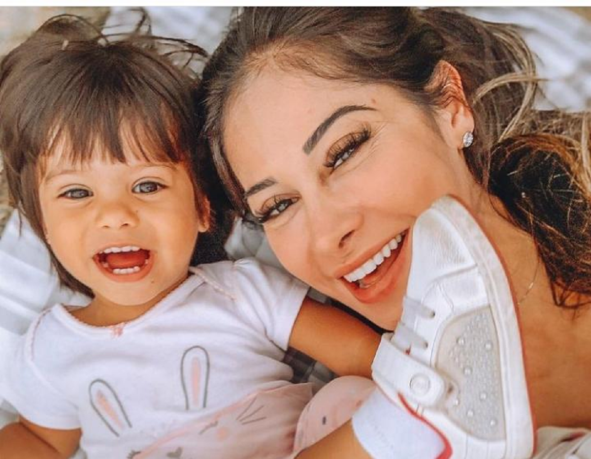 Mayra Cardi ex de Arthur Aguiar mostra momento fofo a filha e fãs