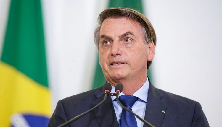 Bolsonaro promete aumentar Bolsa Família