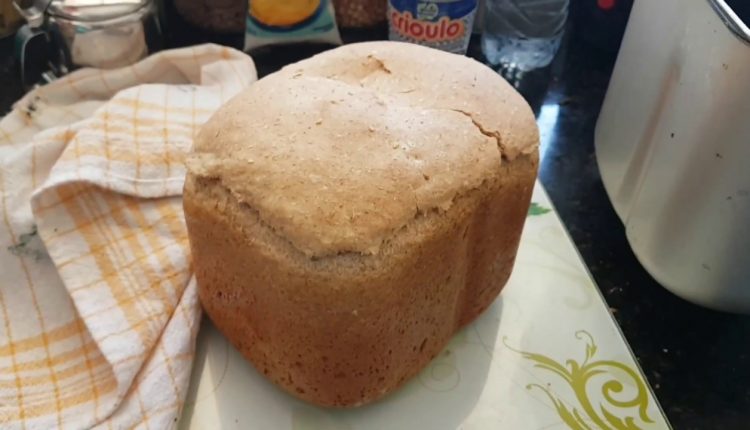 Pão caseiro feito na máquina de fazer pão (imagem Youtube)