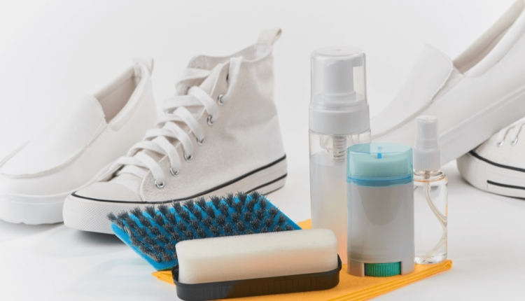 Misturinha caseira para limpar tênis: saiba como se livrar de machas e odores indesejáveis