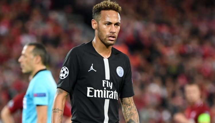 Jornalista comenta que Neymar sempre chega embriagado aos treinos