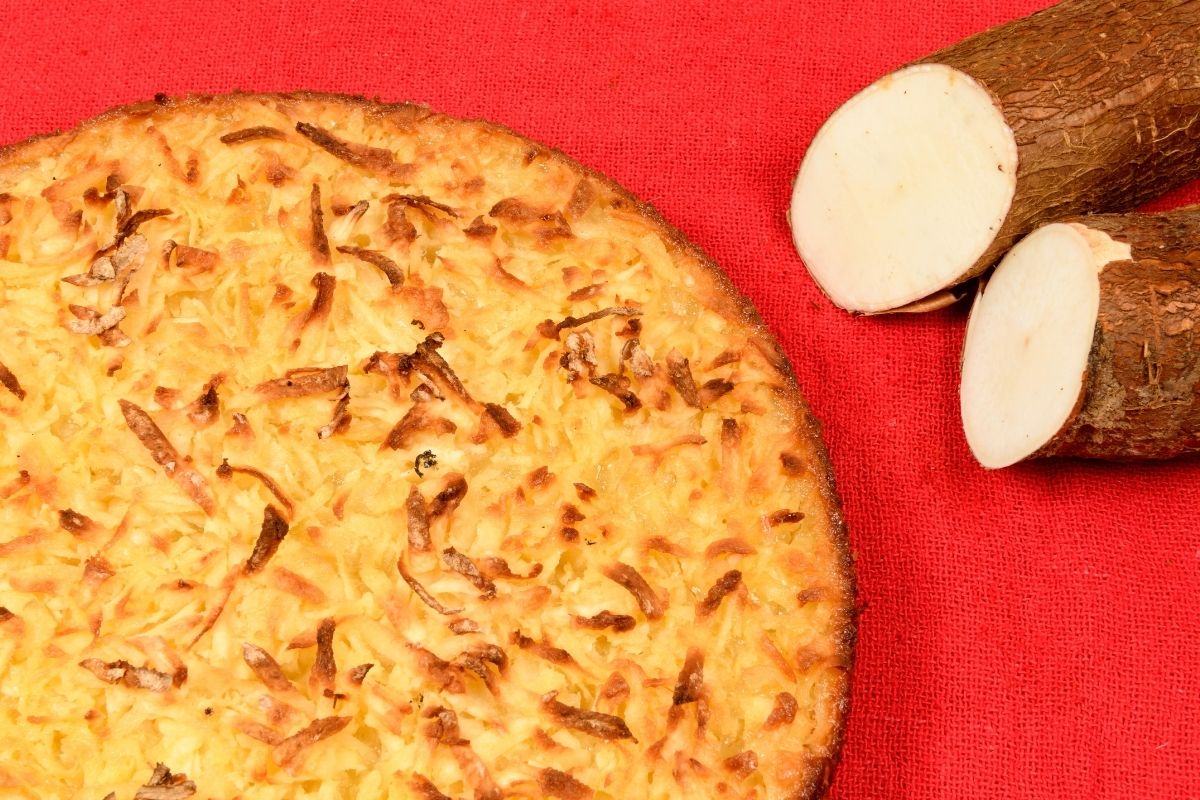 Como fazer bolo de aipim no liquidificador? Receitinha fácil e saborosa! (Fonte: Canva Pro)