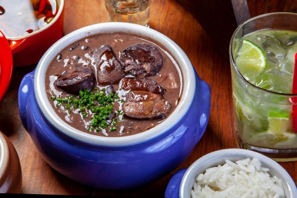 Como dessalgar as carnes da feijoada? Aprenda aqui 3 técnicas diferentes! Almanaque