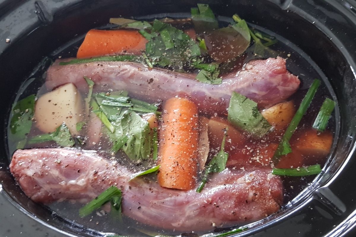 Comida de boteco: caldo de pescoço de peru - Aprenda essa iguaria famosa - Foto: Canva Pró