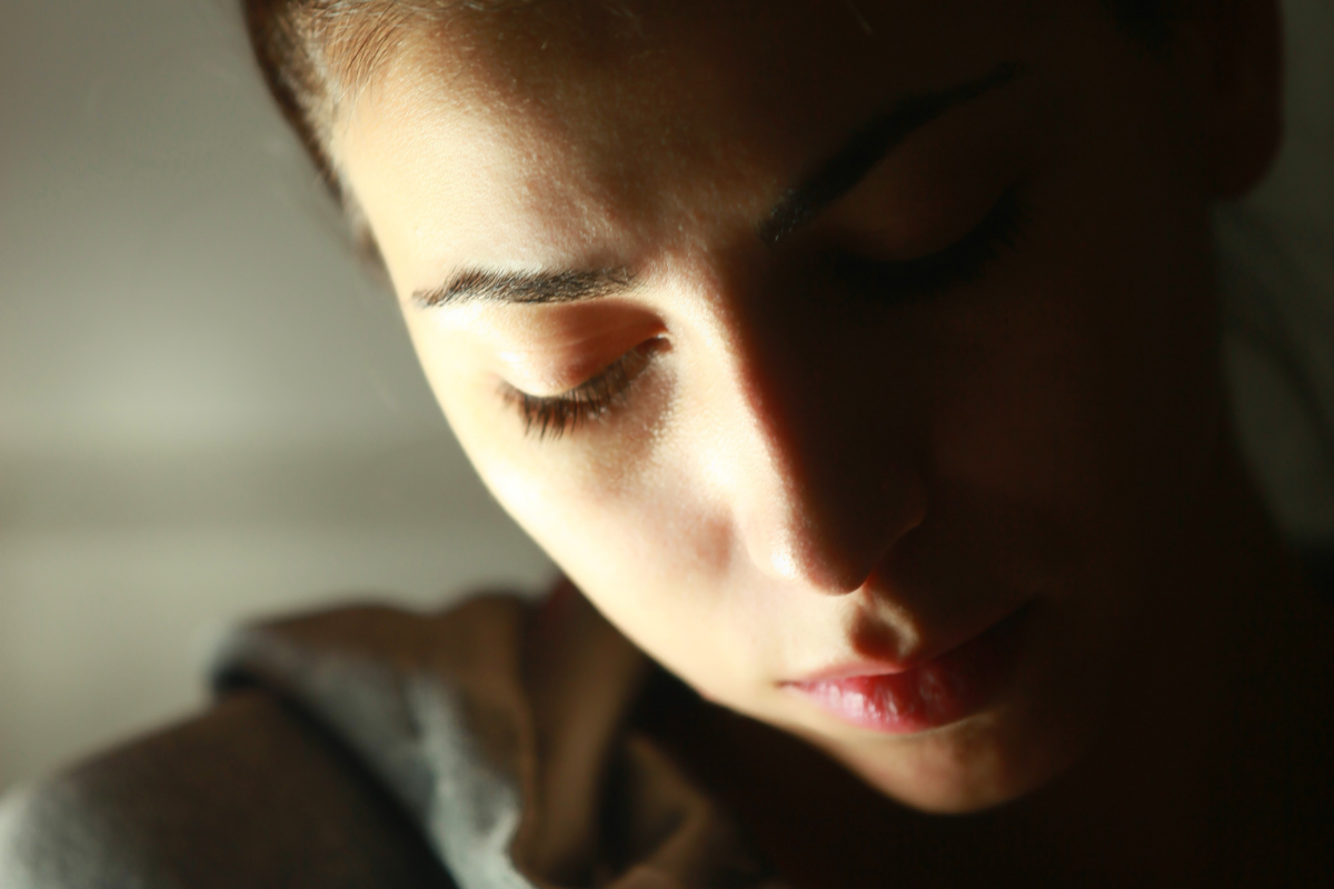 Mulheres: vocês já sonharam com seu marido te traindo? entenda o que significa antes de falar com ele! foto: Canva