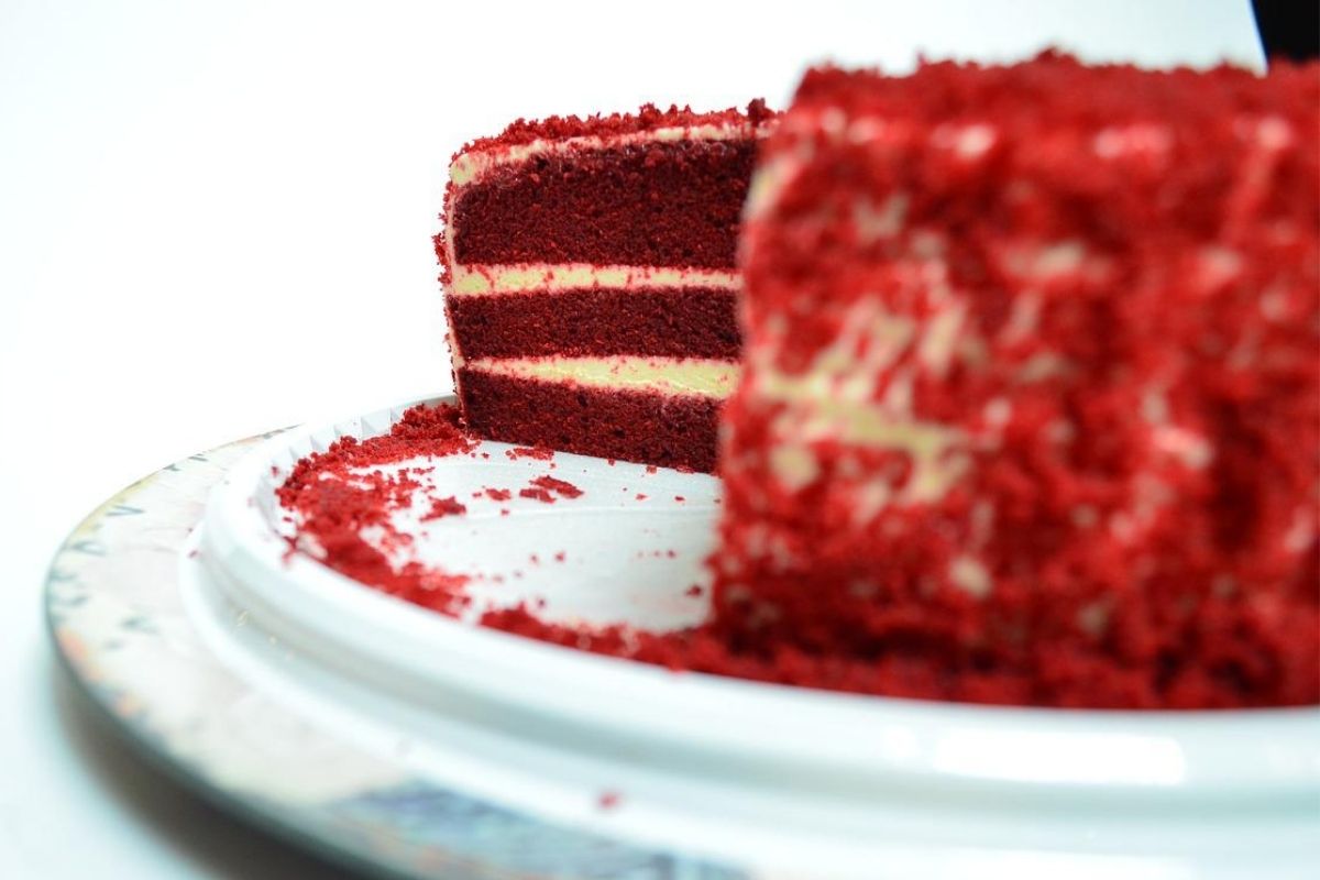 BOLO RED VELVET 😱❤️ . Sim, a receita mais esperada por vocês! Essa fi