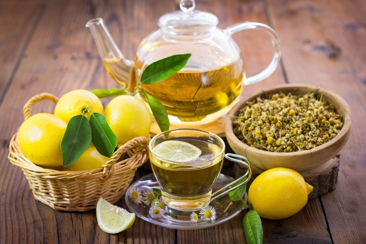 Chá de camomila com gotas de limão - Fonte: canva