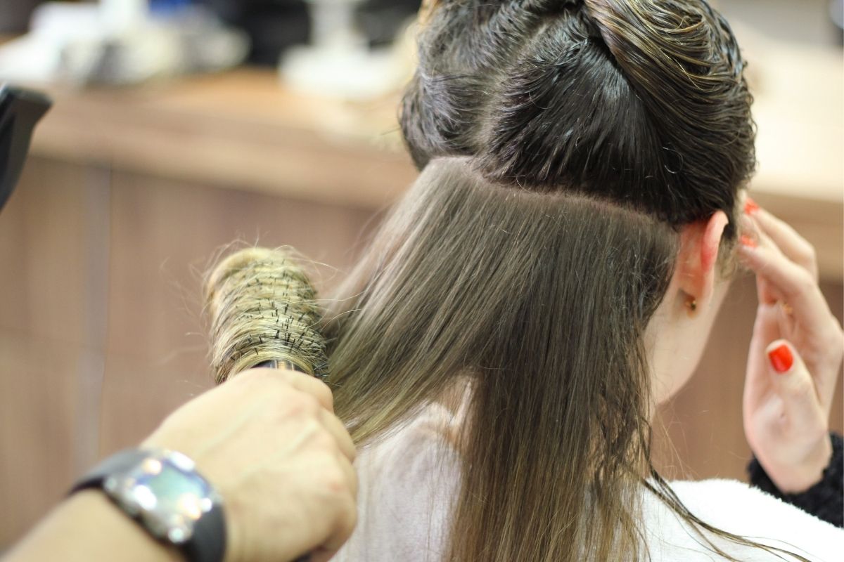 Evite o uso de produtos de ondas de calor, assim, irá fazer o cabelo crescer mais rápido. Como fazer o cabelo crescer mais rápido: seu cabelo irresistível em uma semana