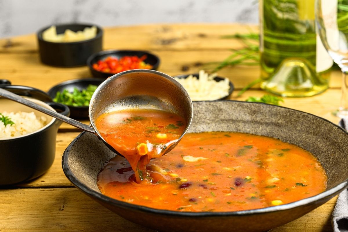 O que posso comer na dieta da sopa para emagrecer? benefícios e malefícios?