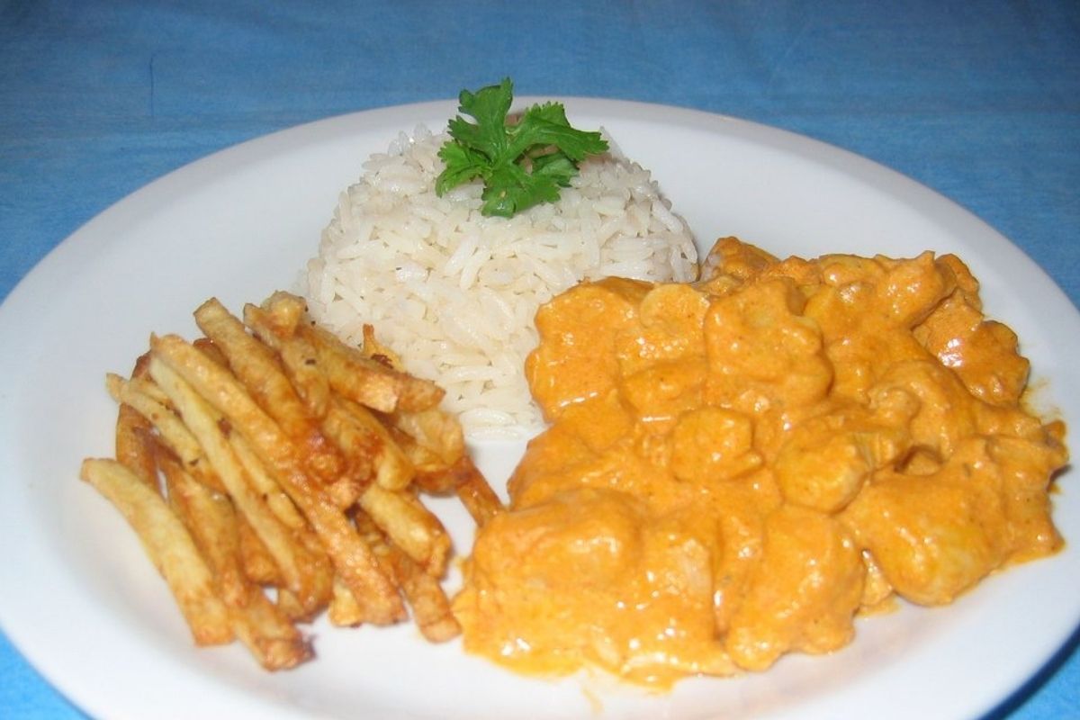 Strogonoff de frango: Aprenda essa receita fácil e não erre mais!