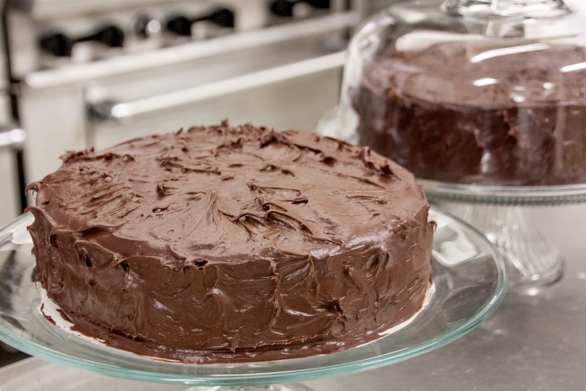 Torta de Chocolate: aprenda essa dica de vó e não erre mais
