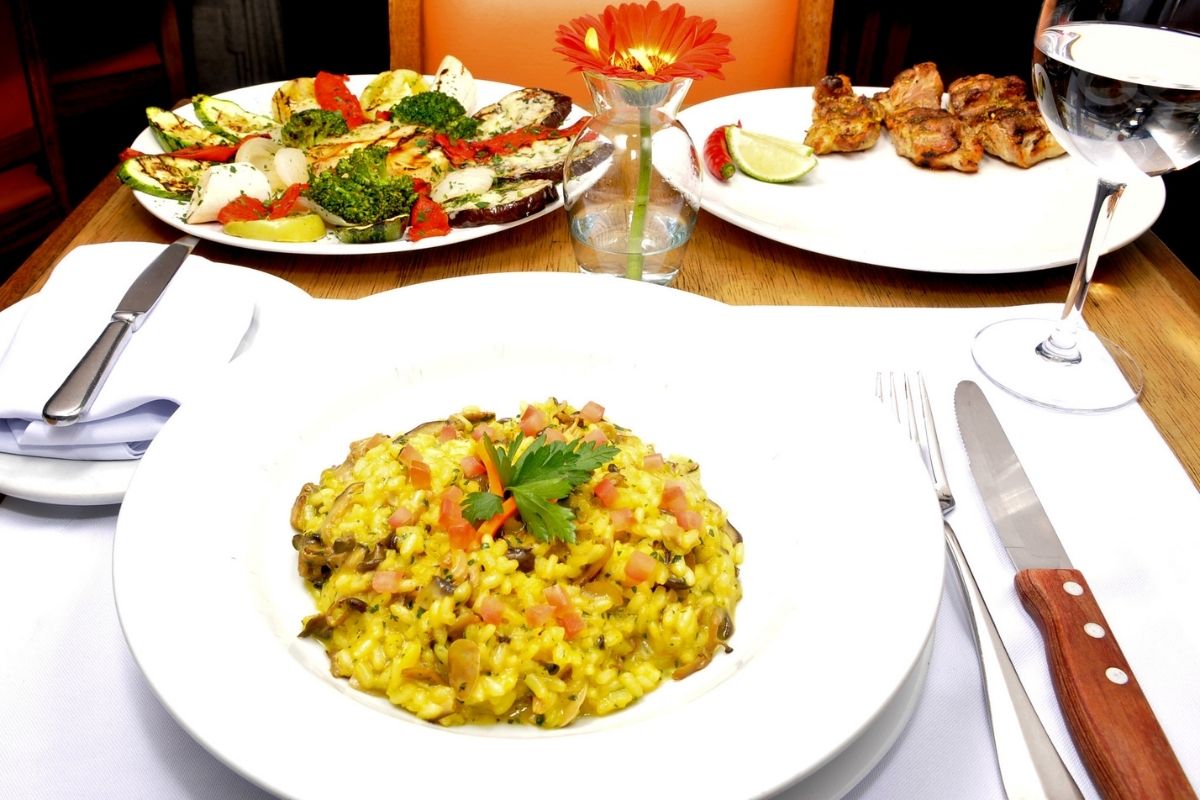 Risoto de frango: rápido e fácil, veja essa receita incrível!