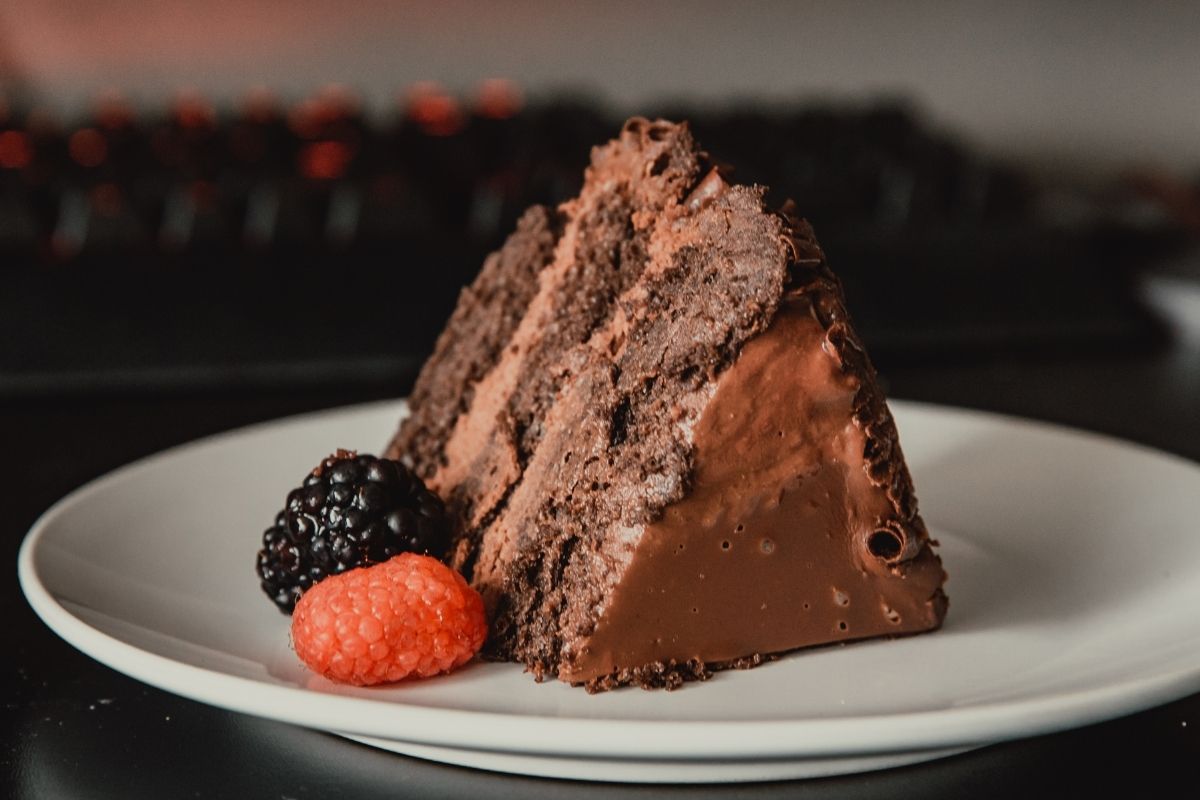 Torta de Chocolate: aprenda essa dica de vó e não erre mais
