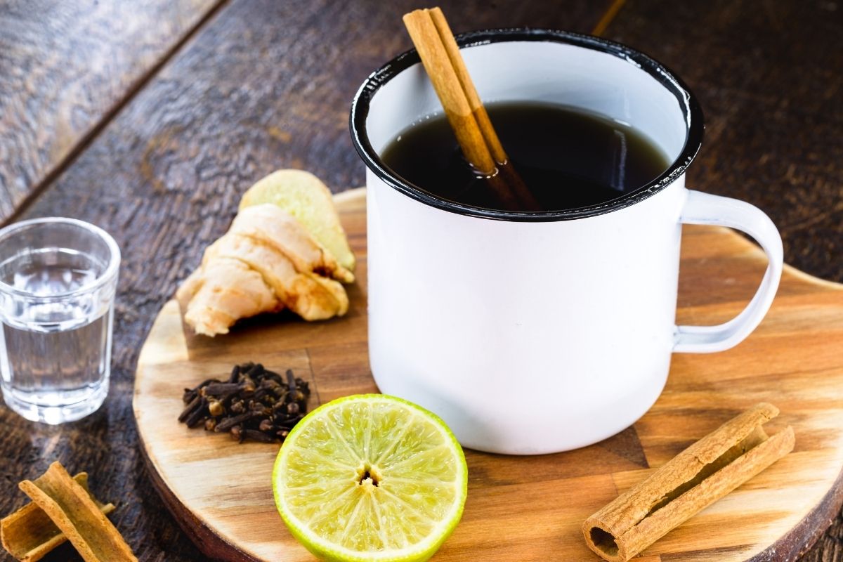 Como fazer quentão de vinho: veja como o dono do buteco faz, não tem como errar! (Fonte: Canva Pro)