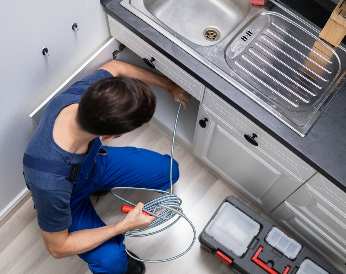 Como desentupir cano de esgoto? conheça duas estratégias simples, baratas e poderosas - foto: Canva