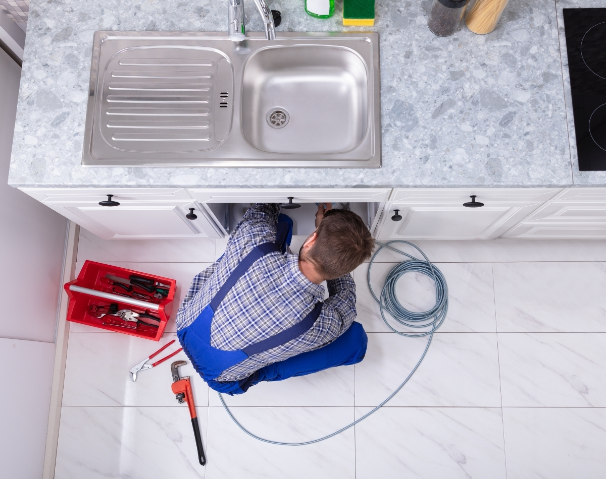 Como desentupir cano de esgoto? conheça duas estratégias simples, baratas e poderosas - foto: Canva