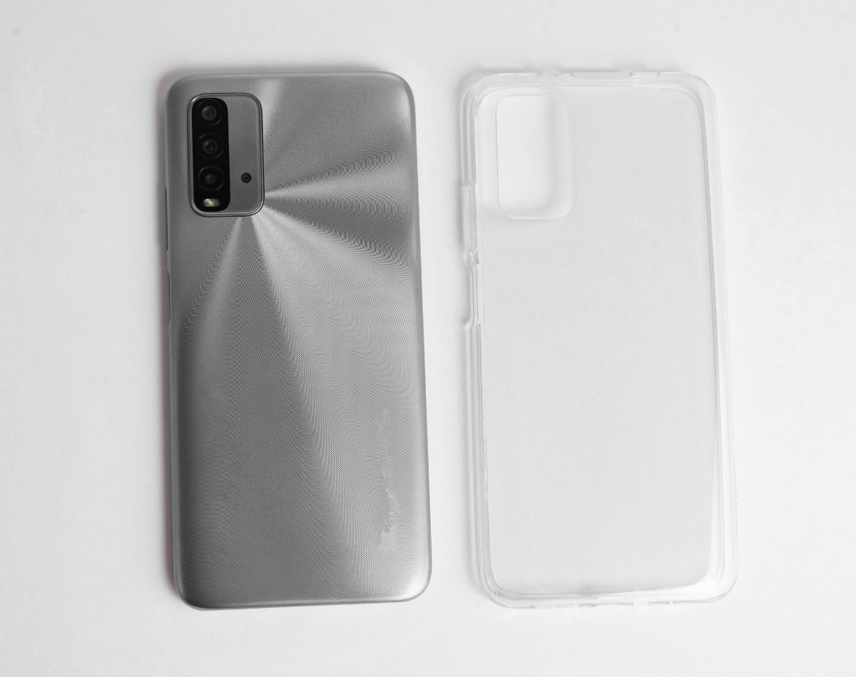 Como limpar capinha transparente: deixe novinha em folha com ingredientes da sua própria casa! - foto: Canva