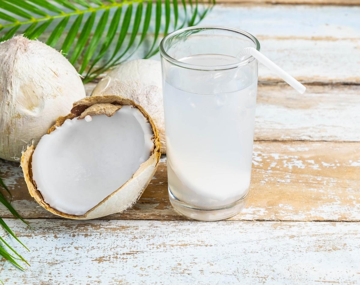 Depois de conhecer esses benefícios da água de coco você nunca mais vai querer parar de tomar! - foto: Canva Depois de conhecer esses benefícios da água de coco você nunca mais vai querer parar de tomar! - foto: Canva