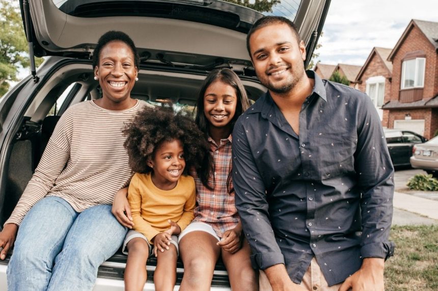 Sem dinheiro para viajar? Veja 3 formas de como economizar e viajar com a família! - Canva