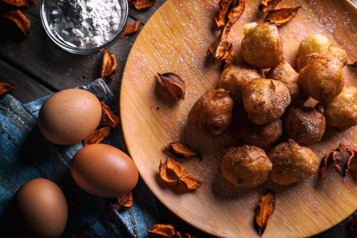 Bolinho de chuva de cenoura: essa receita é surpreendente - Foto: Canva Pró Bolinho de chuva de cenoura: essa receita é surpreendente - Foto: Canva Pró
