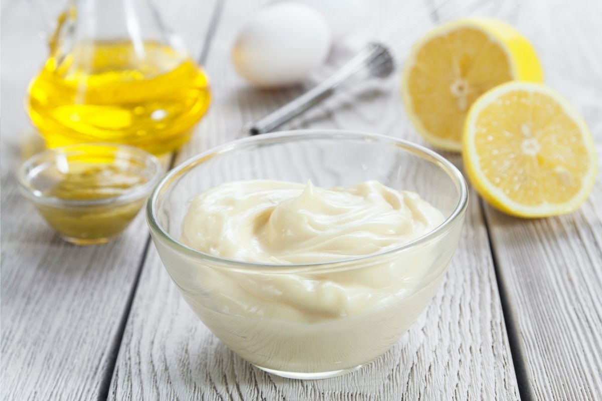 Veja como fazer maionese temperada: Aprenda agora e faça com muita rapidez e facilidade! / Fonte: Canva