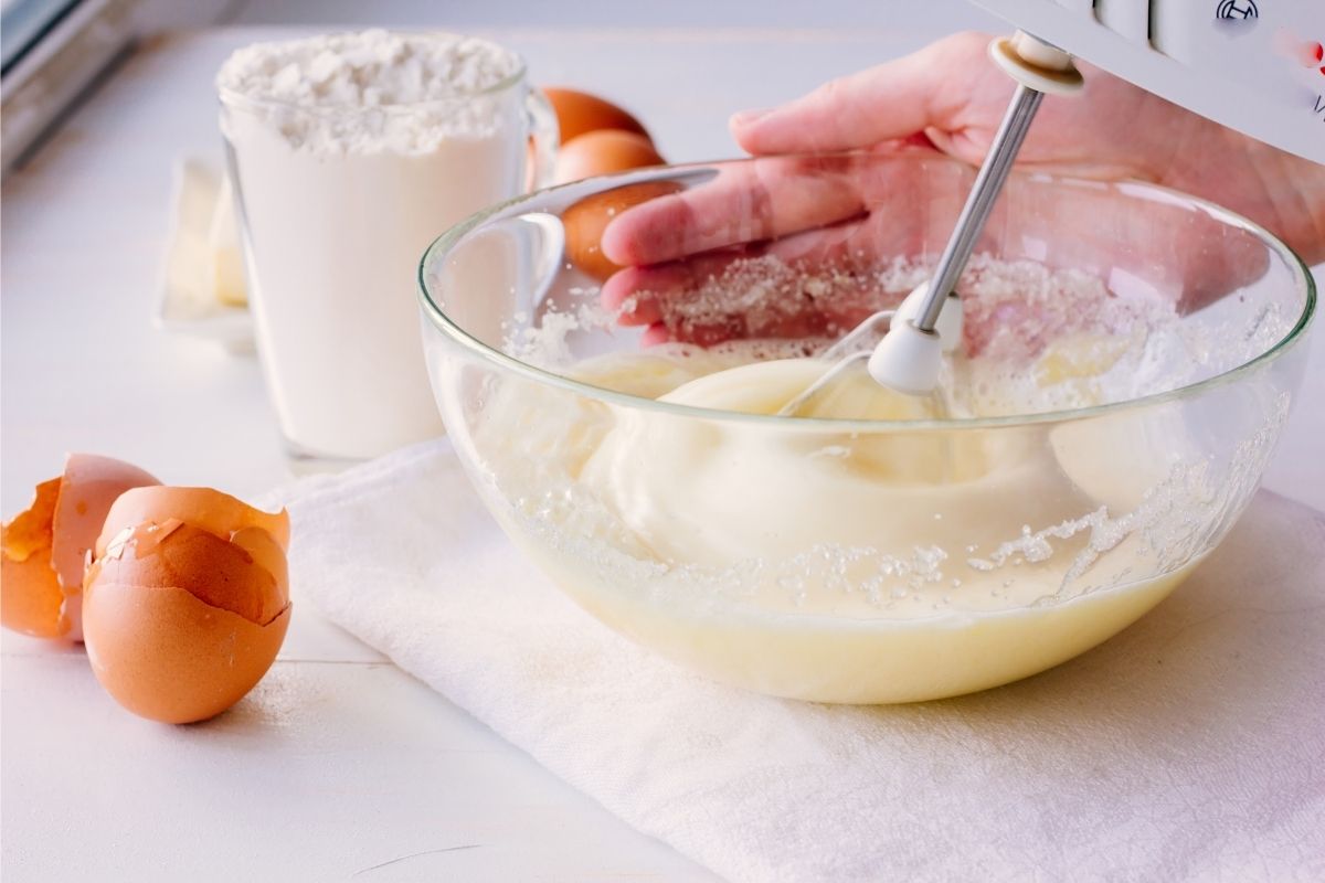 Aprenda uma receita incrível de pão de queijo simples: faça agora com apenas 6 ingredientes!/ Fonte: Canva