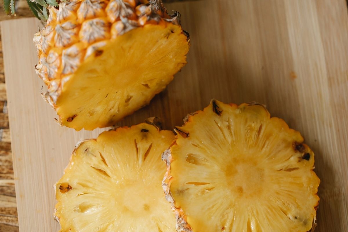 Bolo de abacaxi caramelizado: veja como fazer! É fácil e simplesmente delicioso! (Fonte: Canva)