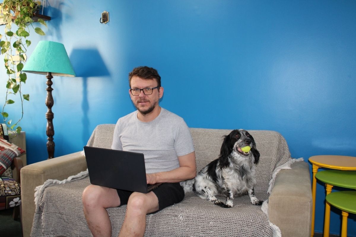 Como trabalhar de home office? O que precisa saber para trabalhar de casa - Foto: Canva