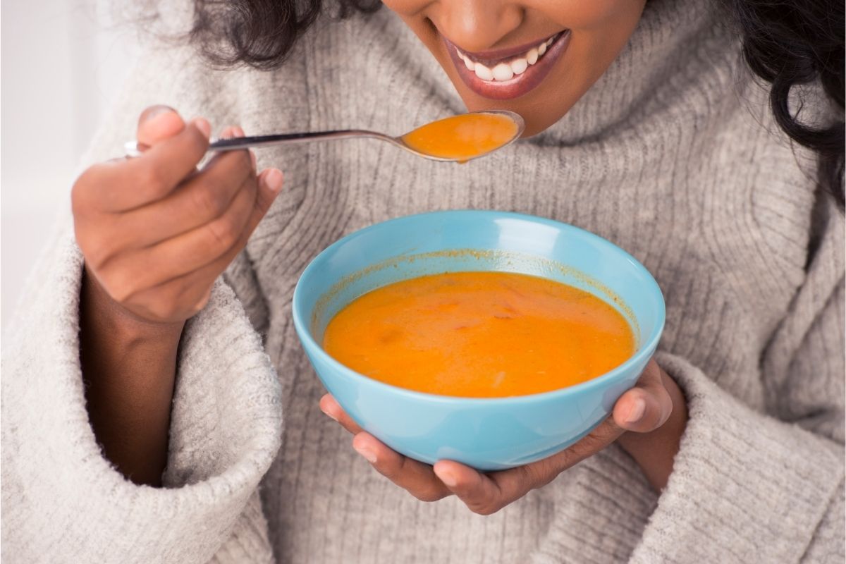 Caldo de abóbora, uma receita fácil para superar os dias frios - Foto: Canva