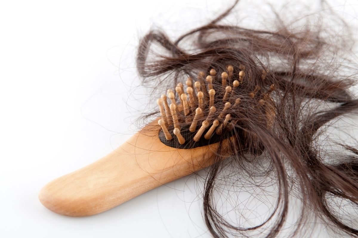 Vitaminas para queda de cabelo: descubra quais são e como acabar com a queda / Reprodução Canva