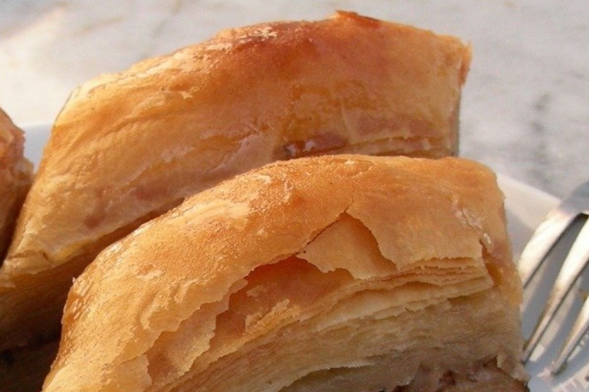 Torta folhada de maçã: uma sobremesa linda e deliciosa! (Fonte: Canva) 