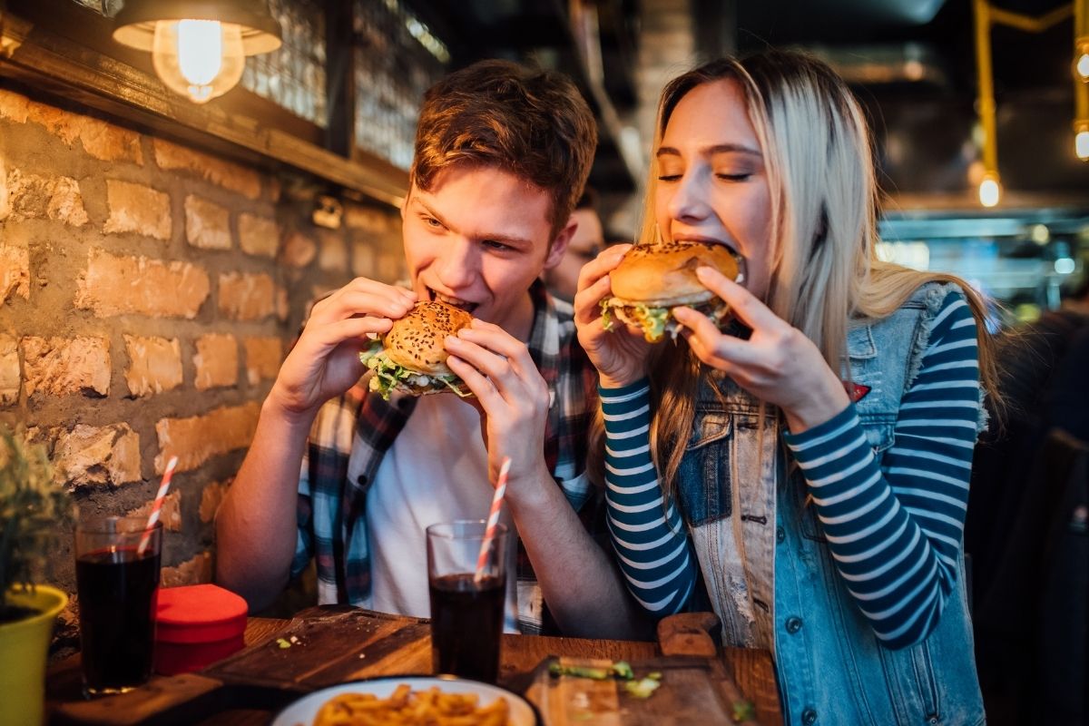 Livre-se! Saiba porque hambúrguer não é saudável! Veja o ideal para consumir - Foto: canva Livre-se! Saiba porque hambúrguer não é saudável! Veja o ideal para consumir - Foto: canva