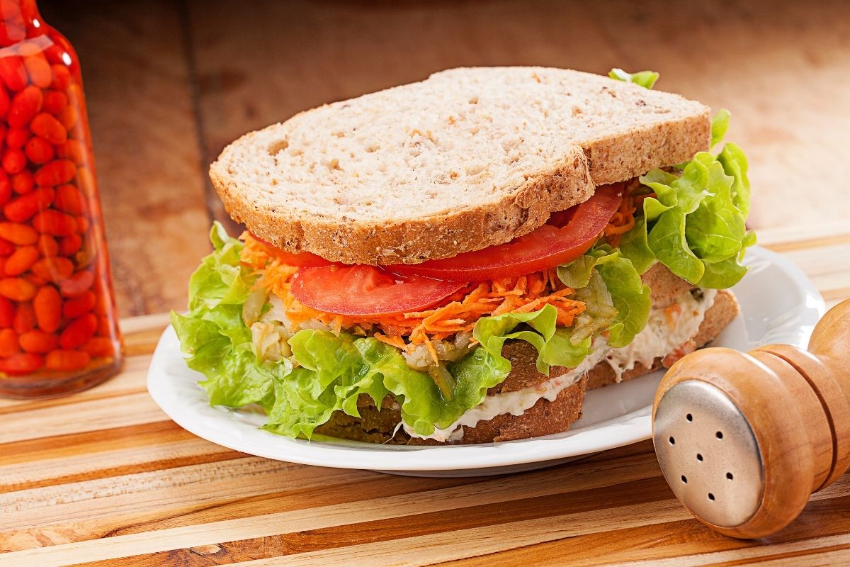 Livre-se! Saiba porque hambúrguer não é saudável! Veja o ideal para consumir - Foto: canva Livre-se! Saiba porque hambúrguer não é saudável! Veja o ideal para consumir - Foto: canva