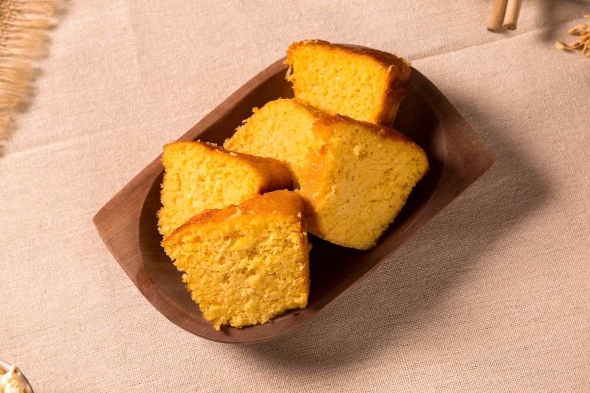 Receita de bolo de milho, tempero caipira com o sabor de festa junina! - Foto: Canva