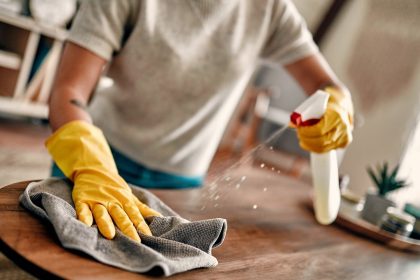 3 truques de limpeza para poupar o tempo: guia completo para donas de casa - Foto Canva Pró