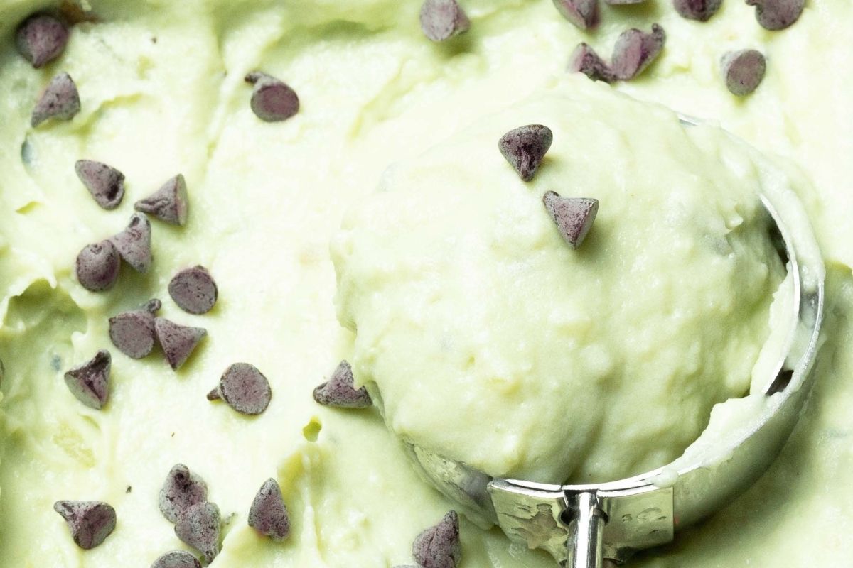 Pavê de limão com chocolate: refrescante e delicioso, você vai se surpreender! (Fonte: Canva)