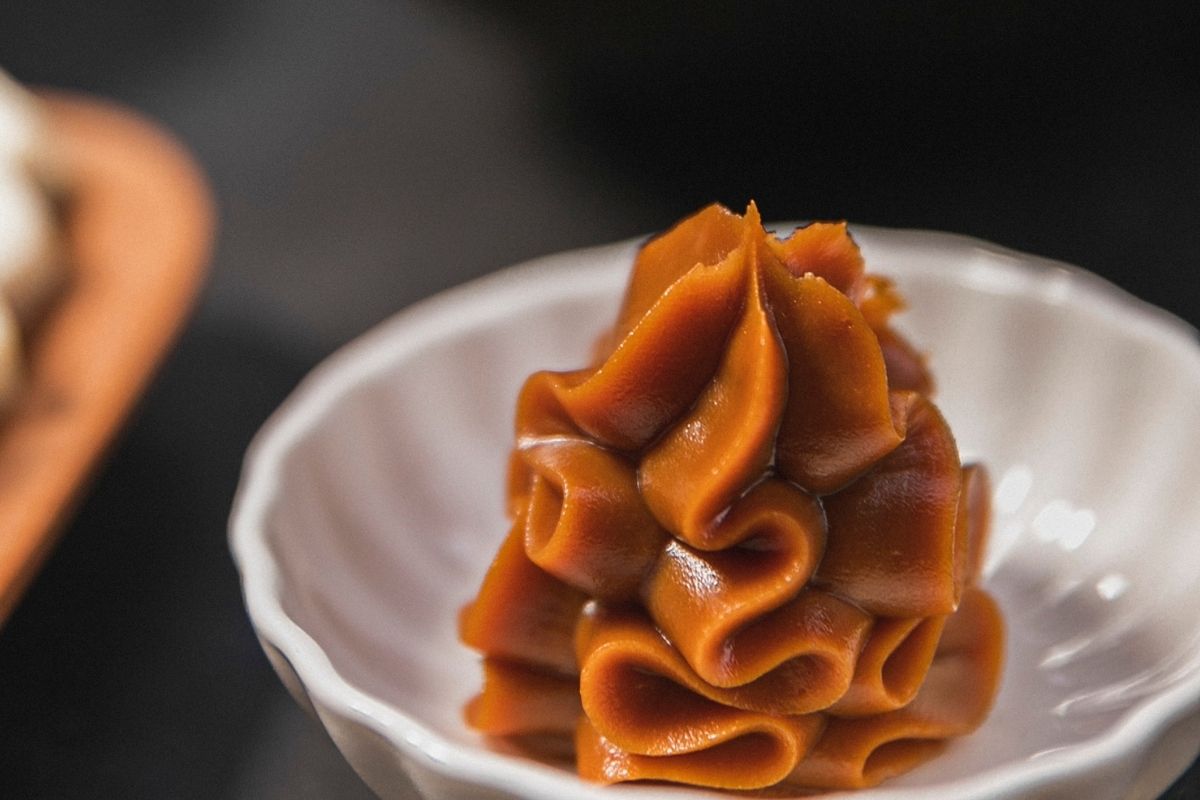 Pão de queijo recheado com doce de leite: fácil, rápido e delicioso! (Fonte: Canva)