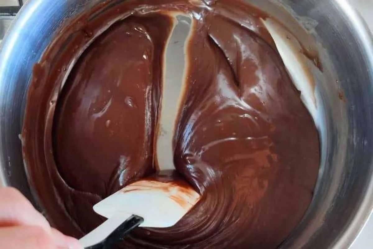 Receita caseira maravilhosa de como fazer chocolate de panela com nescau - Foto: canva.
