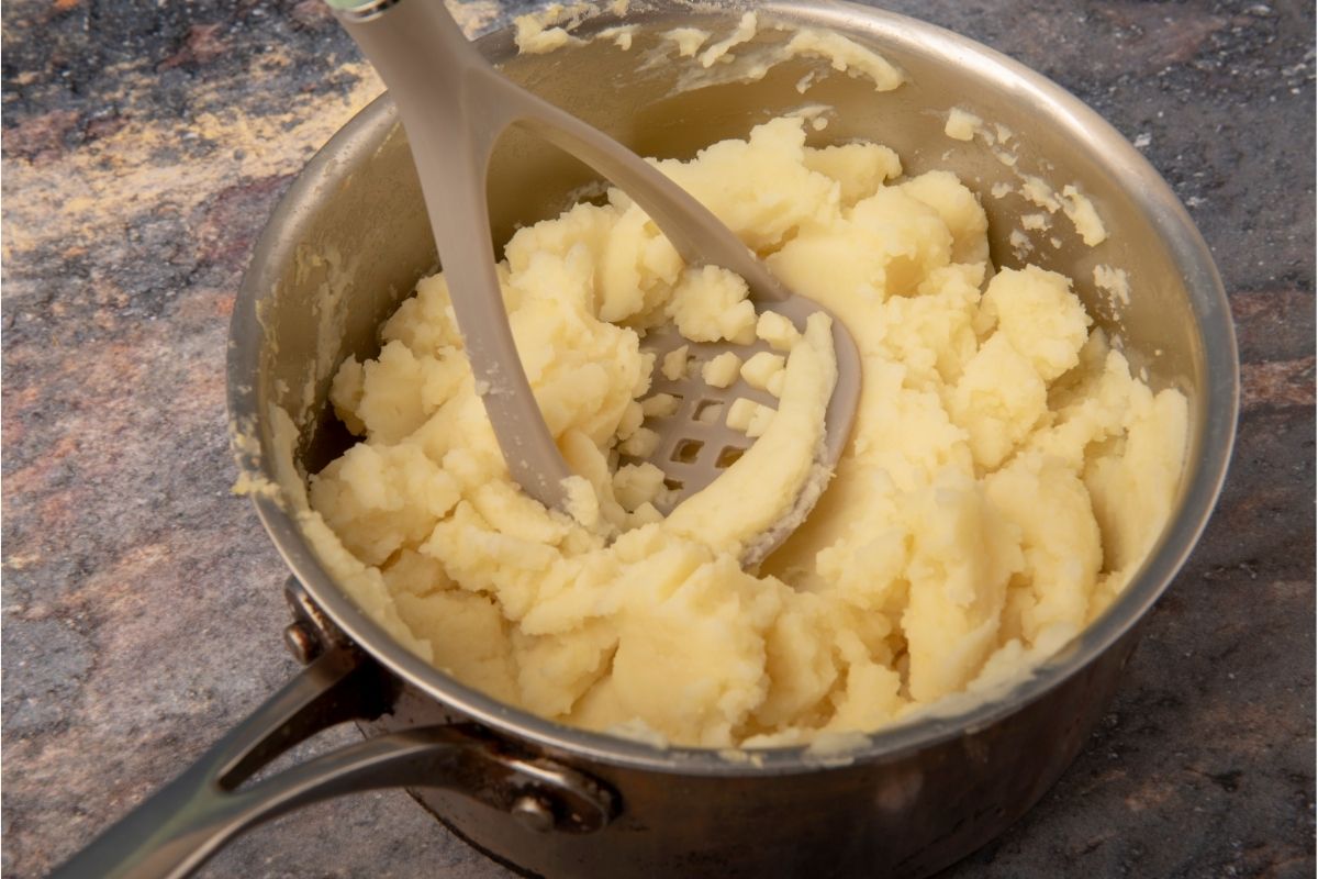 Como fazer purê de batata rápido e fácil: prontinho em minutos - Canva