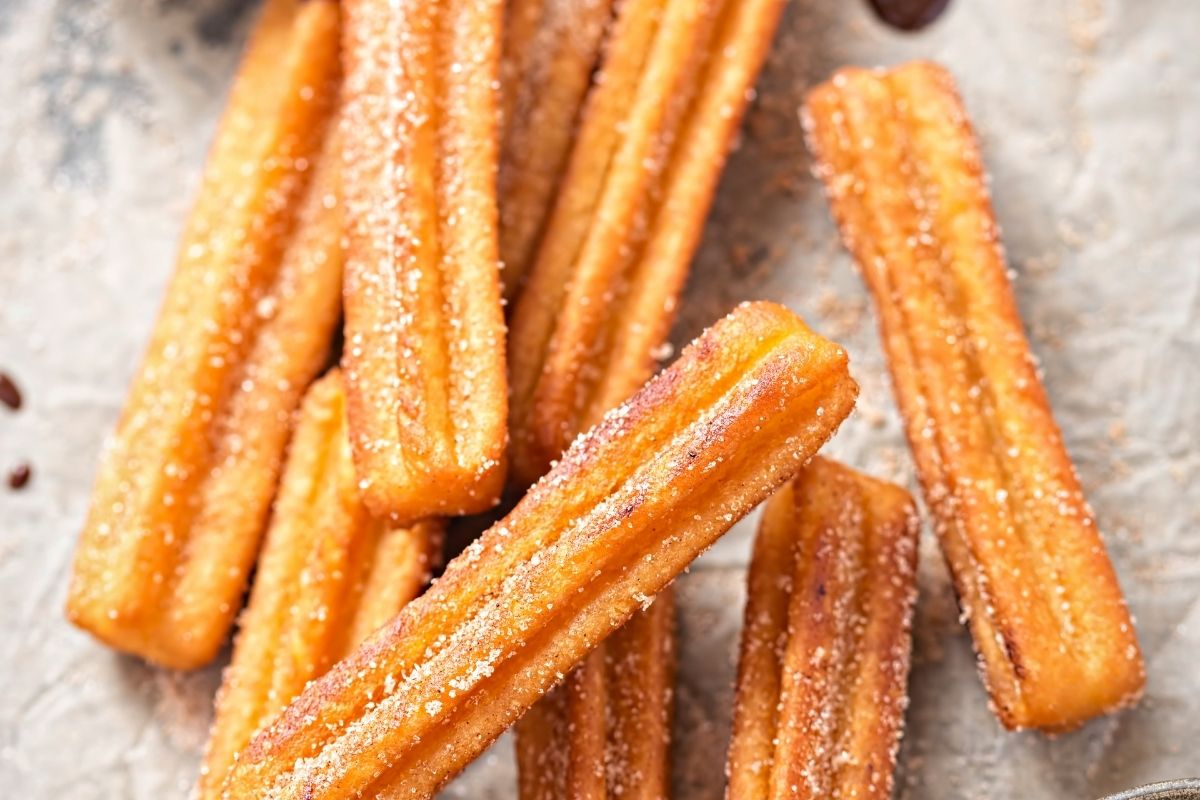 Como fazer churros simples: veja receita fácil e perfeita!/ Fonte: Canva