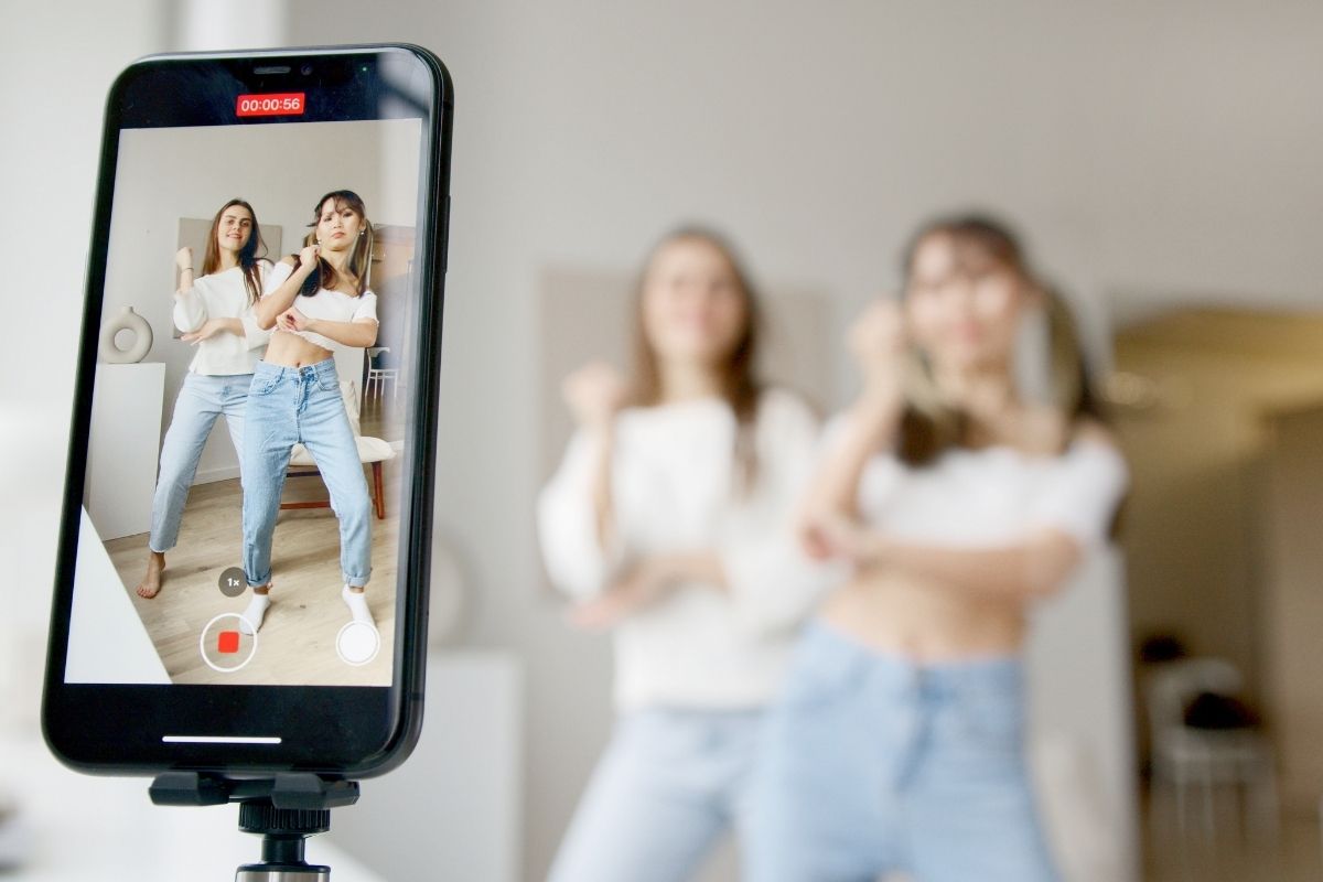 Qual o melhor horário para postar no TikTok? Confira essa dica para bombar na rede social! (Fonte: Canva) Qual o melhor horário para postar no TikTok? Confira essa dica para bombar na rede social! (Fonte: Canva)