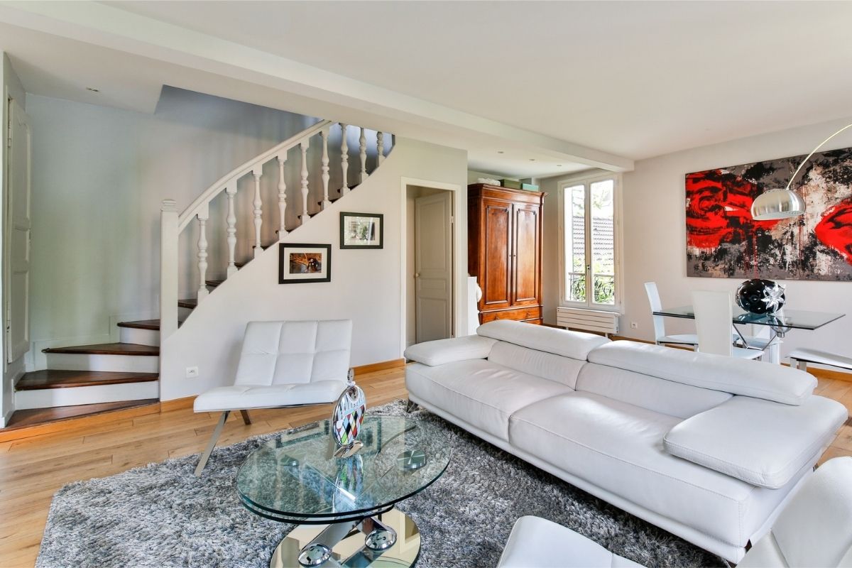 Casa organizada mesmo trabalhando fora: saiba como Fonte: Canva