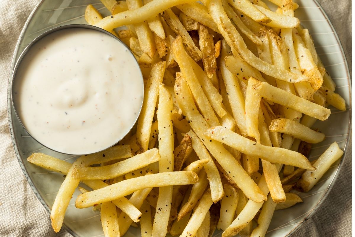 Batata frita sequinha igual a de porções: como fazer Fonte: Canva