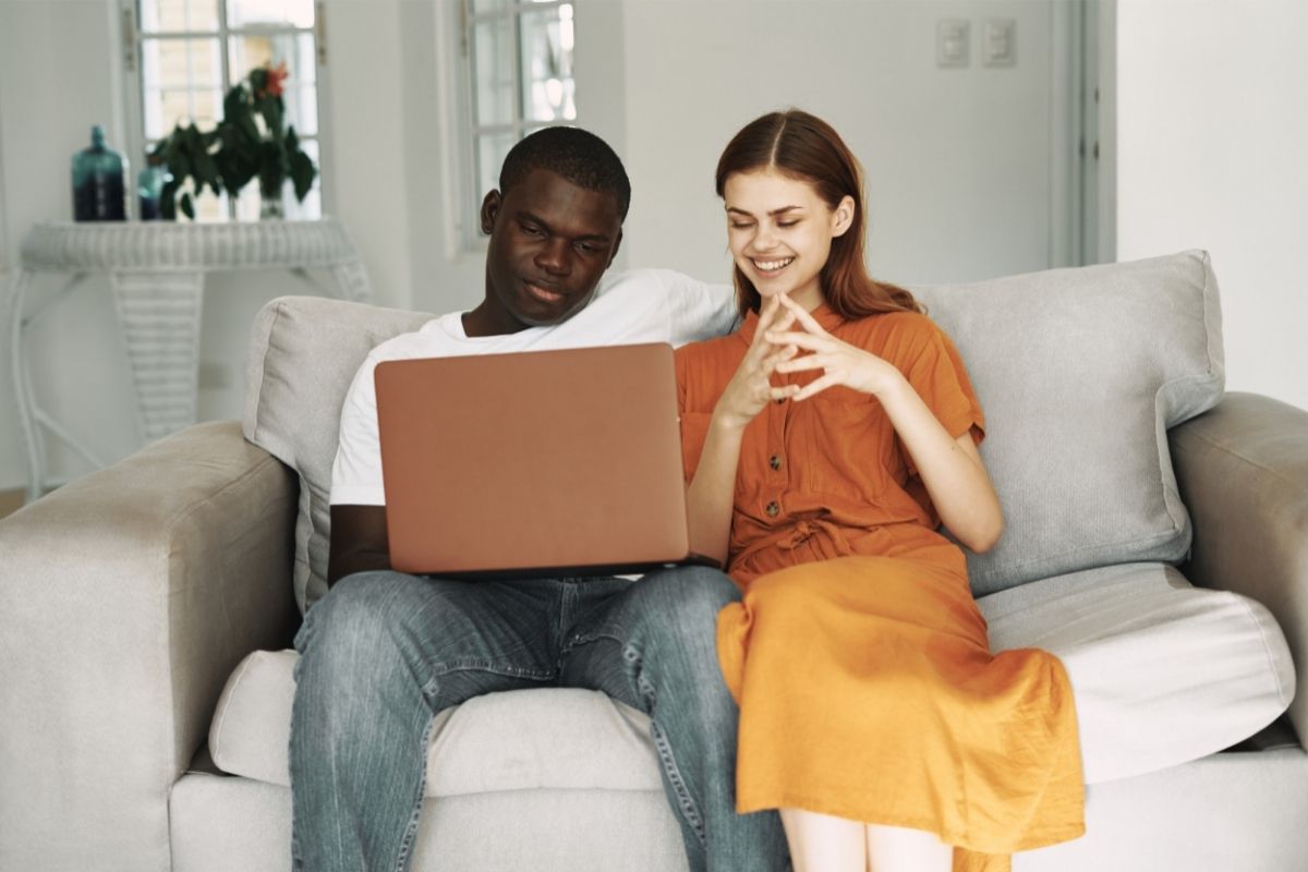 Descubra como o seu signo se comporta quando sente Saudade - Foto: Canva pró