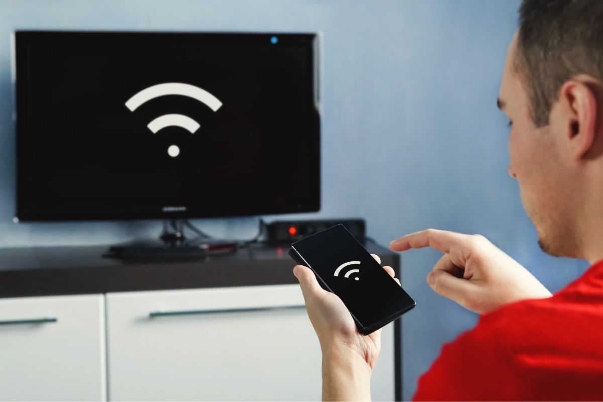 Entenda como conectar o celular na TV agora mesmo! Fonte: Canva