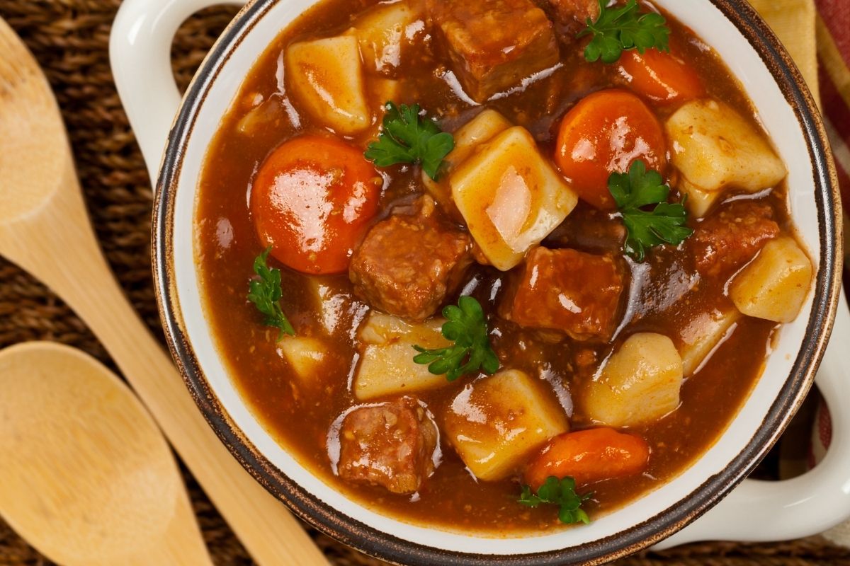 Carne de panela de pressão dura? Descubra o motivo Fonte: Canva