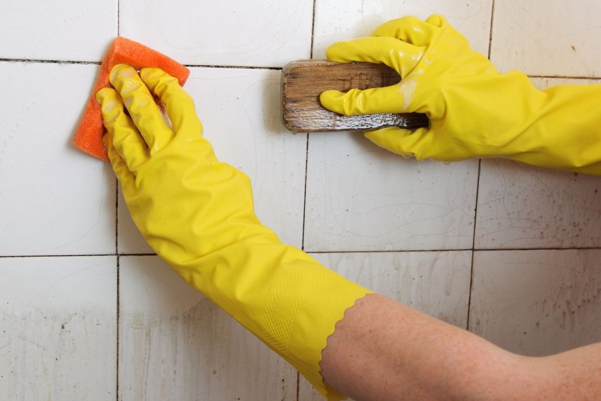 Como limpar rejunte de azulejo encardido - Fonte: canva