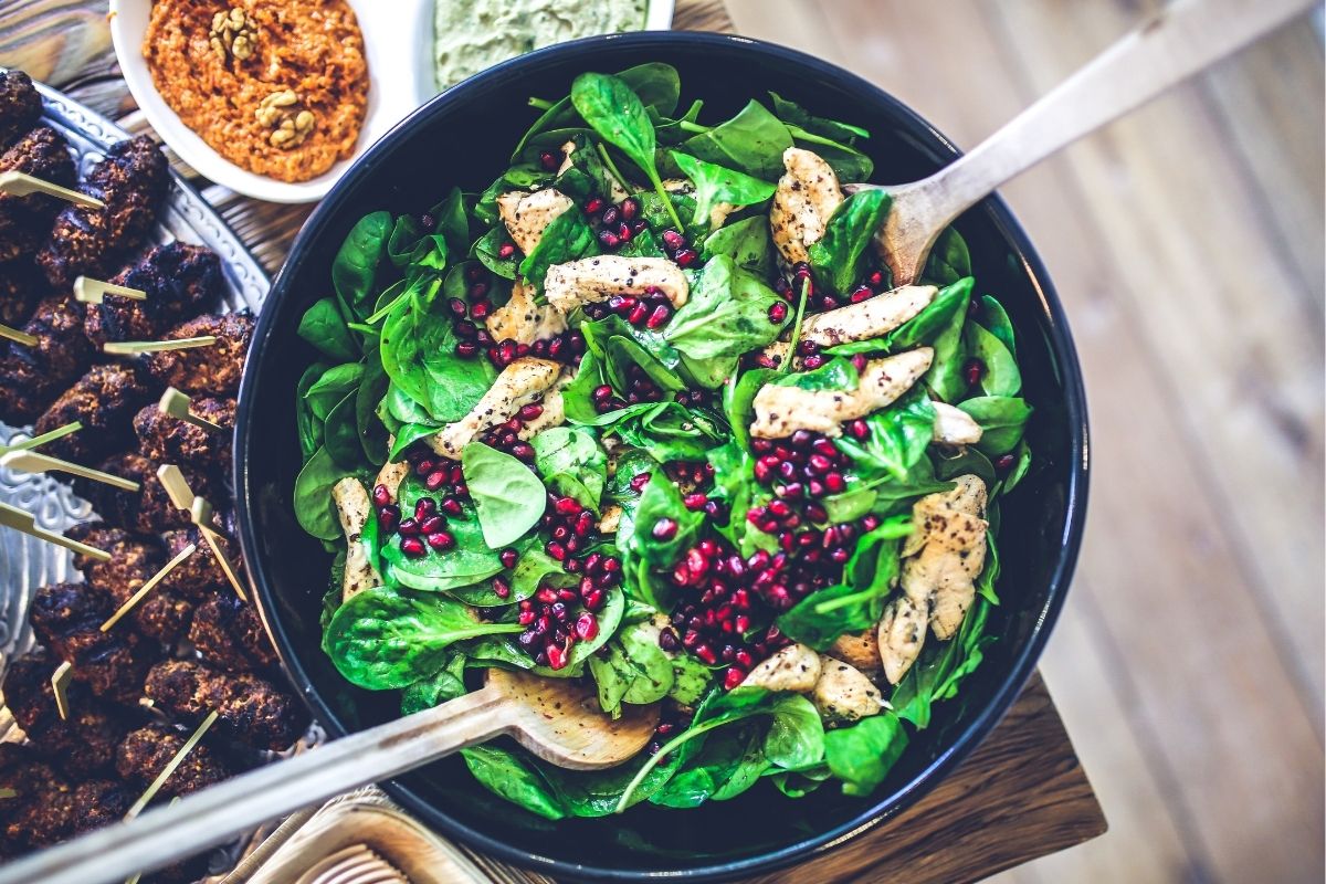 Espinafre refogado! Truque caseiro de como fazer ela ficar bem crocante!