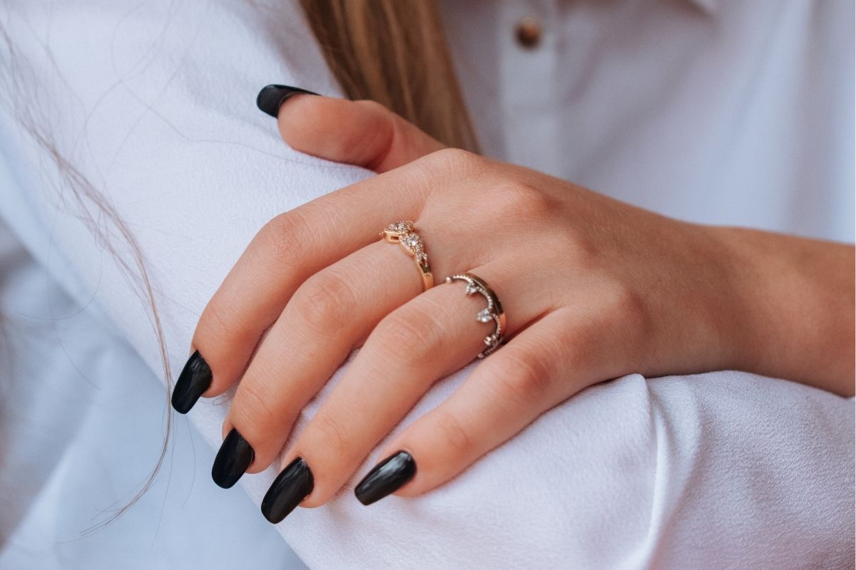 Cutilagem perfeita para iniciantes! Faça dessa forma sem dificuldades, fica impecável (Fonte: Canva)